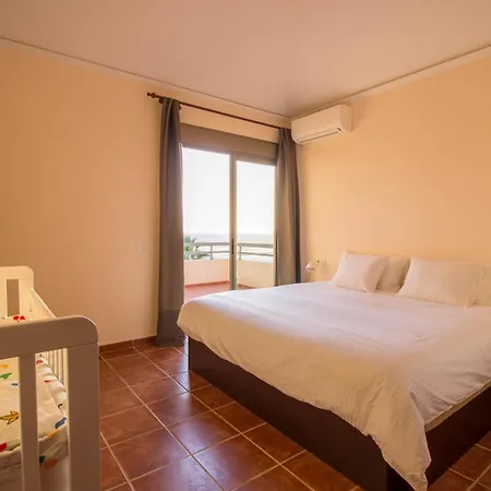 2 Bed House Near The With Swimming Pools Casa de Férias *