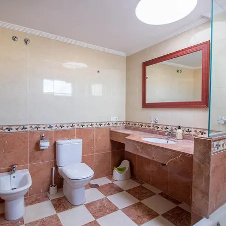 2 Bed House Near The With Swimming Pools