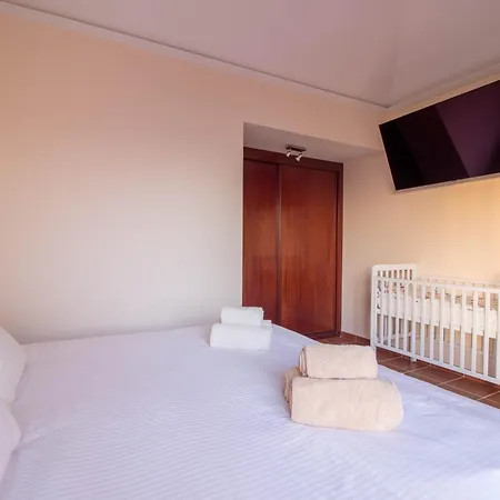 2 Bed House Near The With Swimming Pools Casa de Férias