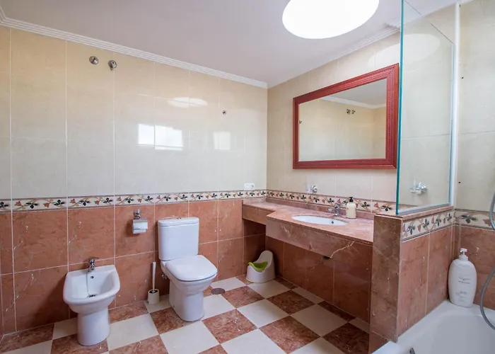 2 Bed House Near The With Swimming Pools