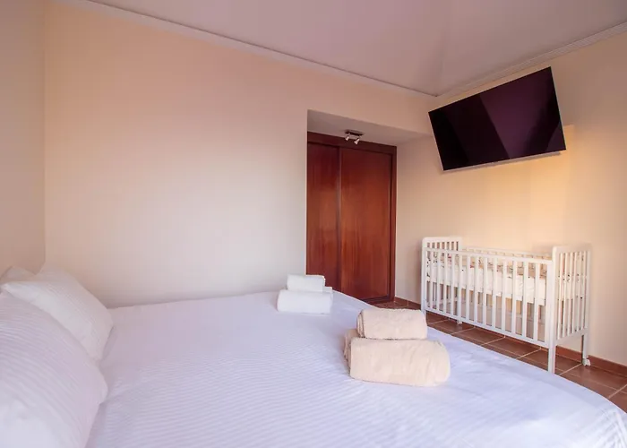 2 Bed House Near The With Swimming Pools Casa de Férias