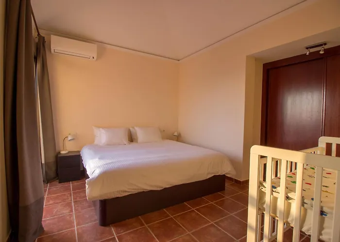 2 Bed House Near The With Swimming Pools *