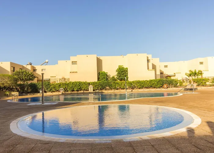 2 Bed House Near The With Swimming Pools Feriehus